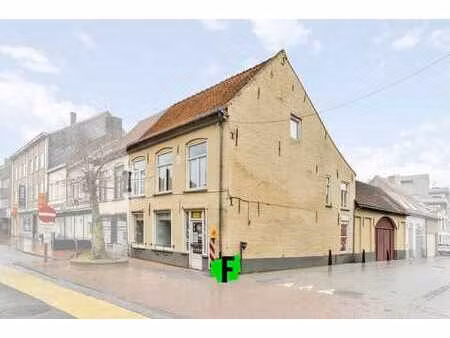 immeuble commercial avec appartement loué et garage spacieu…