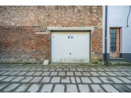 garage fermé à saisir à boussu