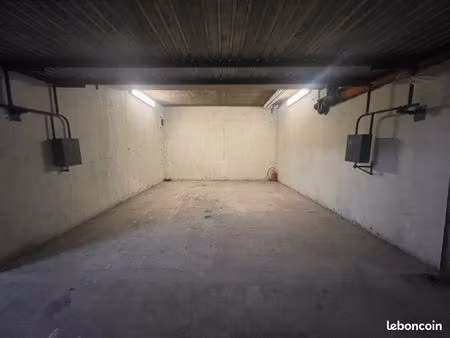 double box fermé à louer