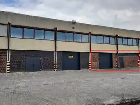 petit entrepôt disponible à partir du 1er juillet 2026