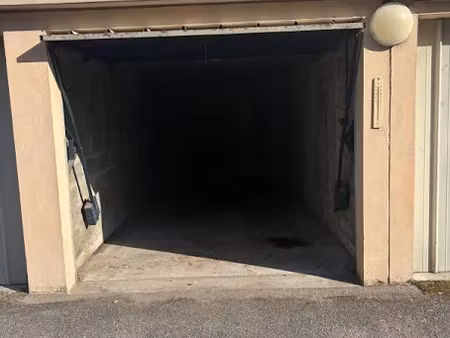 location parking 13.5 m² à annemasse (74100)  120 €