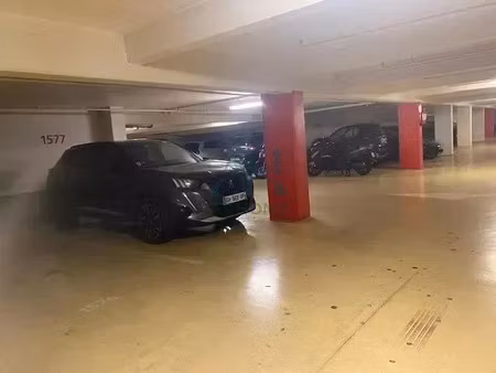 location parking 12 m² à paris 10ème (75010)  120 €