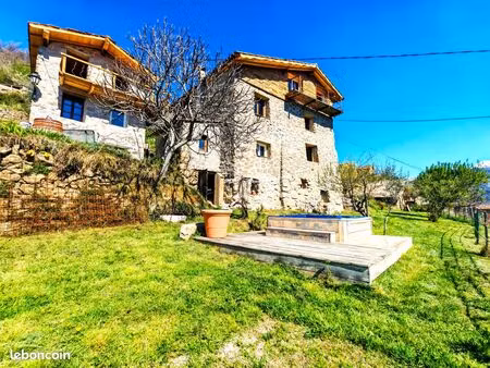 maison 6 pièces 196 m²