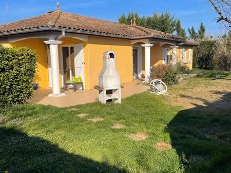 belle maison de plein pied de 125 m2 sur terrain de 754 m2 dans lotissement calme proche d