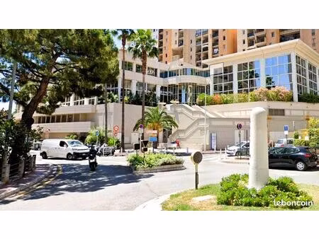 bureau 70 m² avec accueil + 2 grands bureaux – idéal professions libérales