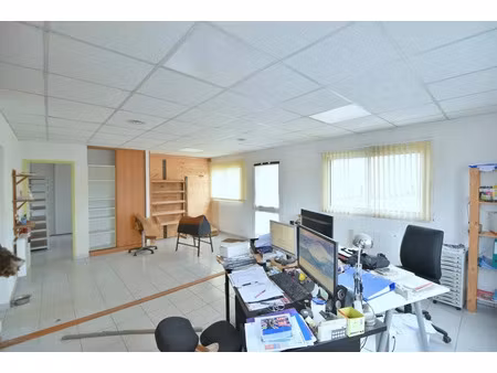location locaux professionnels 2 pièces 52 m² à cugand (85610)  650 €
