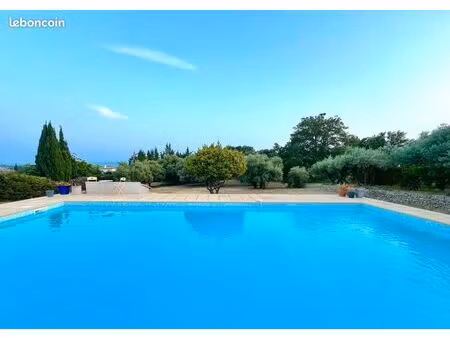 maison 8 pièces 160m2  piscine 6 x 12 sur 4 650 m² constructible en zone ud à lorgues