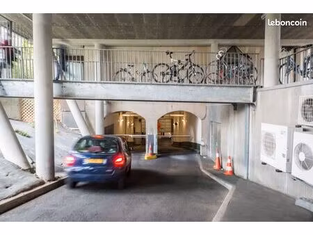 place parking saemes hôpital st louis - 10ème arrondissement