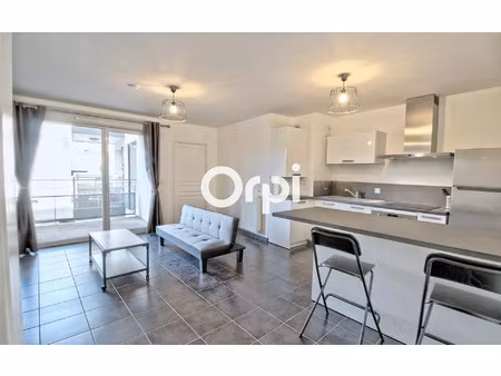 location appartement  42.12 m² t-2 à meyzieu  786 €