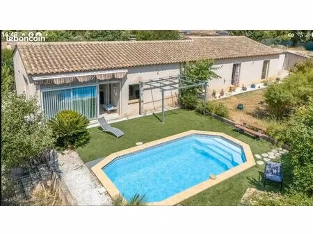 grande et belle maison de plain pied. piscine