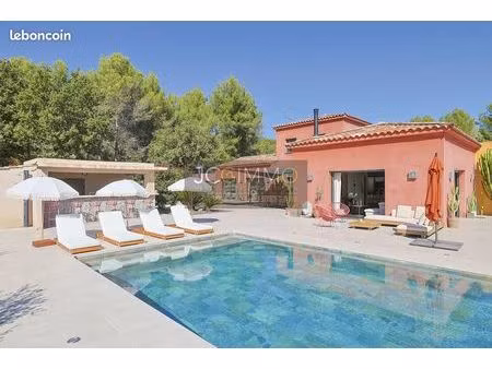 villa 5 pièces 220 m²