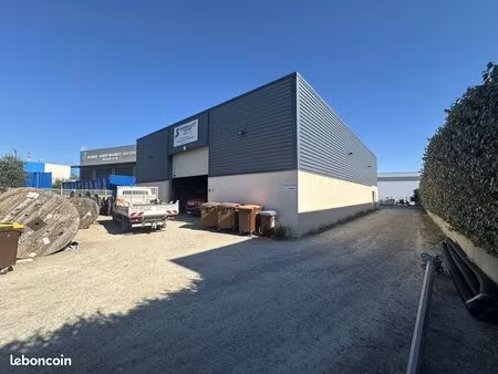 local 425 m² le muy