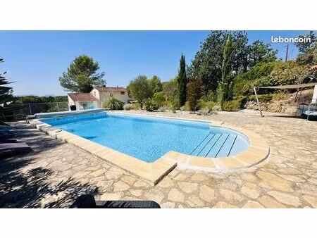 propriété 5 pièces 145 m²