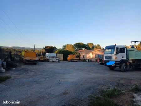 particulier loue local de stockage avec terrain