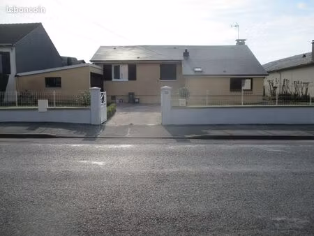 maison de plain pieds avec grand garage  studio et dépendances