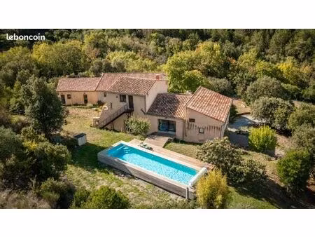 maison 2 pièces 416 m²