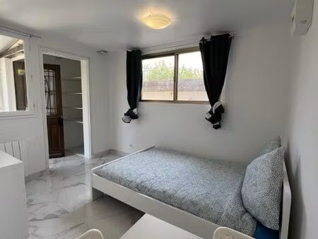 studio 750 cc (internet  électricité…) a une minute de marche au rer e gagny le chenay