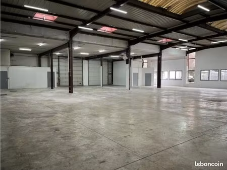 local bureaux 1 044 m²