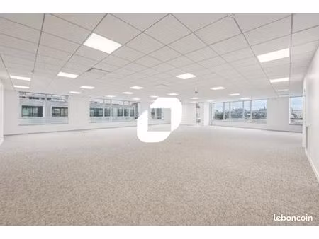 bureaux 300 m²