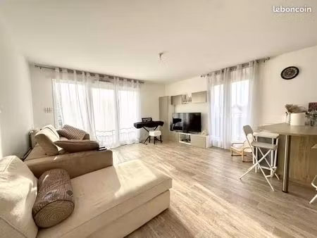 4p 78m² – plein sud – balcon 10m² – parking – résidence récente 2019 – métro