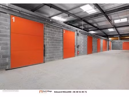 box / box de stockage à louer de 77 m² / box en location 77 m² / 473 euros / box à louer
