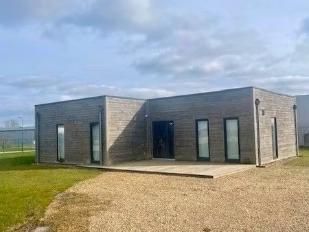 local professionnel lumineux 118 m²