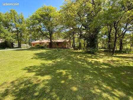 maison ( grand f4+ dépendance 100 m2