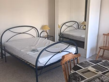 studio meublé climatisé d'environ 30 m2  centre-ville de lectoure