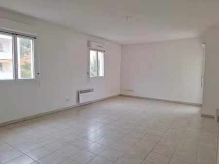 location appartement 3 pièces 71 m² à saint-raphael (83700)  1 159 €