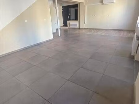 sainte suzanne - local professionnel en rez-de-chaussée