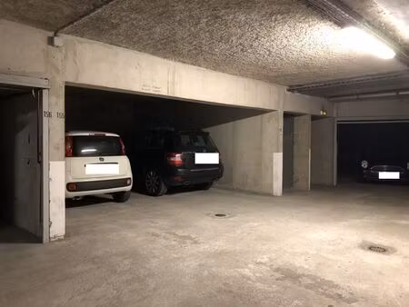 arles  emplacement de parking privatif  au jardins des alyscamps.