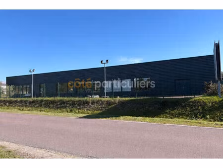 bâtiment commercial récent - visibilité exceptionnelle - axe très passant