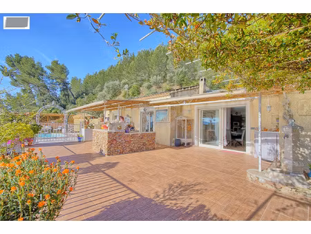 cuers - maison plain pied individuelle de 130 m2 3 chambres