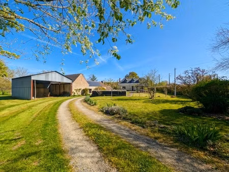 propriété avec hangar et 4 800 m² de terrain
