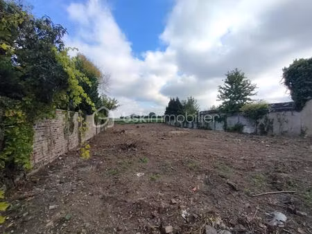 terrain en second rang vue sur champs de 747 m²