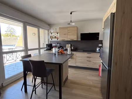 appartement avec balcon au centre de delle