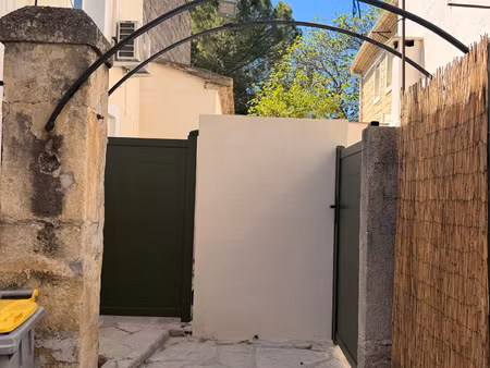 t2 avec cour à gallargues le montueux