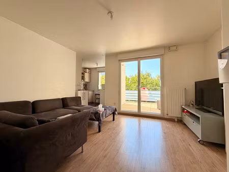 jules verne - bel appartement 2 pièces dans copropriété récente - ascenseur  parking en so