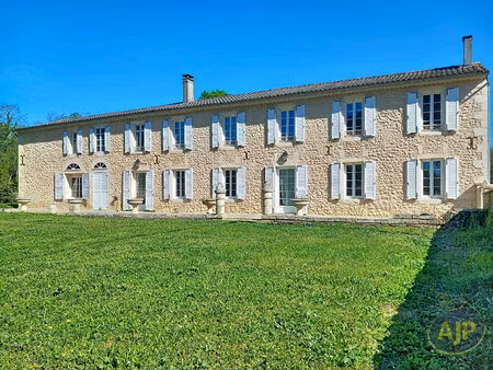 magnifique propriété en pierre avec parc arboré sur 9000 m² !