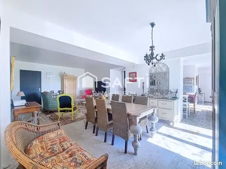 maison 9 pièces 275 m²