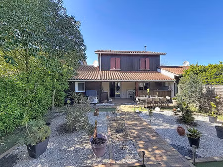 maison de ville à 200 m du lac