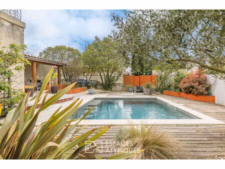 maison en pierre au passé viticole avec jardin et piscine