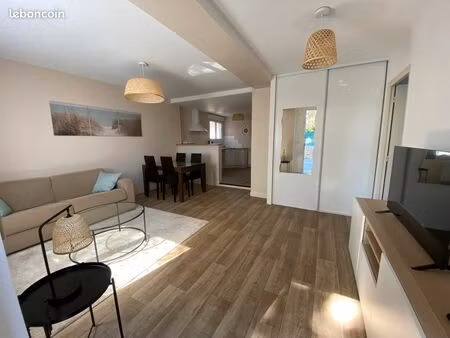 t2 parfait état 52m². centre ville  plage à pied