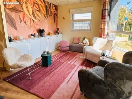 bureaux à louer dans un centre de bien-être-accueil partagé et accès complet au centre