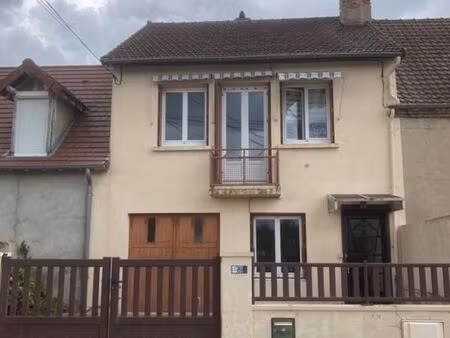 locations petite maison de villes types f3 avec cuisine neuve cours et garage