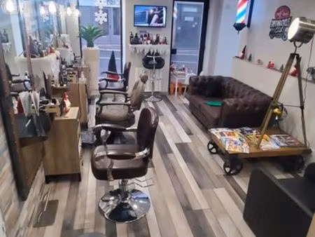 propriétaire vend murs commerciaux  rue principale centre-ville de pontoise