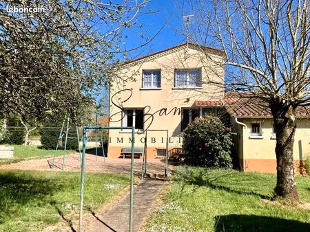 la rochefoucauld  20 km nord/est angoulême - agréable et grande maison f5 à rafraichir  ga