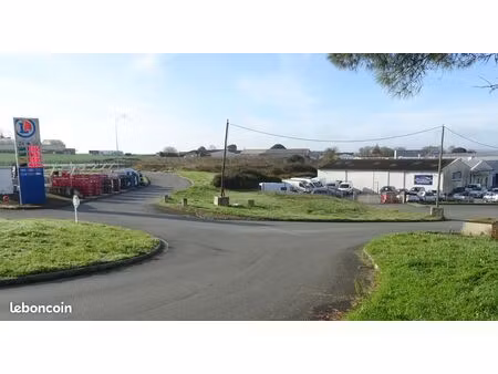 emplacement pour vente de véhicules d'occasion