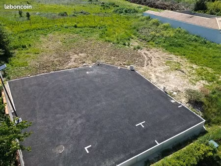 terrain constructible  viabilisé  clôturé & végétalisé | 464m²