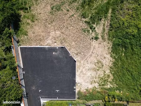 terrain constructible  viabilisé  clôturé & végétalisé